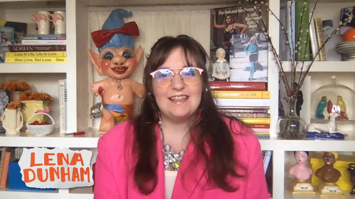 W ostatnich tygodniach Lena Dunham podjęła współpracę z internetowym sklepem oferującym odzież w dużych rozmiarach, dla którego stworzyła kolekcję ubrań. Znana aktorka i reżyserka zdradziła, że jej inspiracją był styl "nowojorskich artystek i wolnomyślicielek". I zapowiedziała, że jej misją jest przełamywanie stereotypów na temat kobiet z nadwagą. "Większe ciała są wciąż stygmatyzowane. Wiele osób uważa, że większe kobiety są głupsze" - powiedziała.

"Zawsze miałam tendencję do tycia, ale dopiero wówczas, gdy skończyłam trzydzieści lat i przeszłam histerektomię, zaczęłam naprawdę zadomawiać się w swoim dorosłym ciele. Dawno minęły te czasy, kiedy uporczywie trzymałam w szafie parę za małych jeansów, a później przez kilka dni piłam tylko kawę, żeby się w nie wcisnąć. Teraz liczy się mój spokój i równowaga. Dziś wyżej cenię swoje zdrowie psychiczne i fizyczne niż przestarzałe fantazje na temat tego, jak chciałabym wyglądać" - podkreśliła gwiazda.