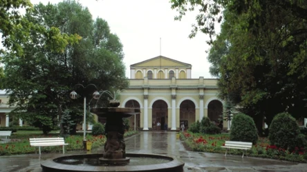​Sanatorium tańsze niż Busko-Zdrój. Leży tylko 20 km dalej i ma najskuteczniejsze wody siarkowe na świecie