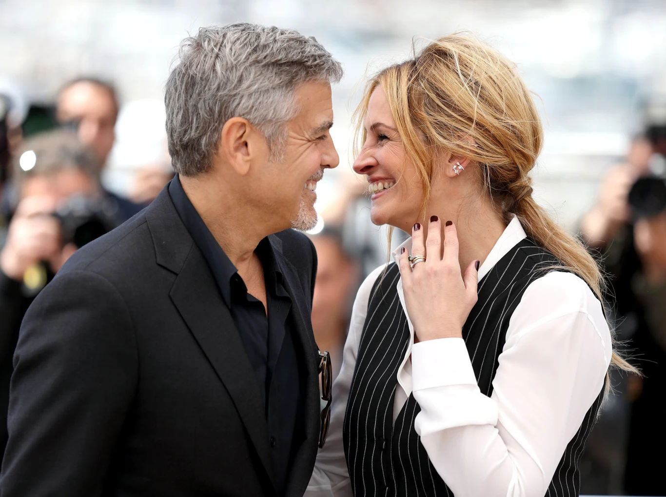 George Clooney i Julia Roberts po raz pierwszy zagrają razem w komedii romantycznej George Clooney i Julia Roberts po raz pierwszy zagrają razem w komedii romantycznej