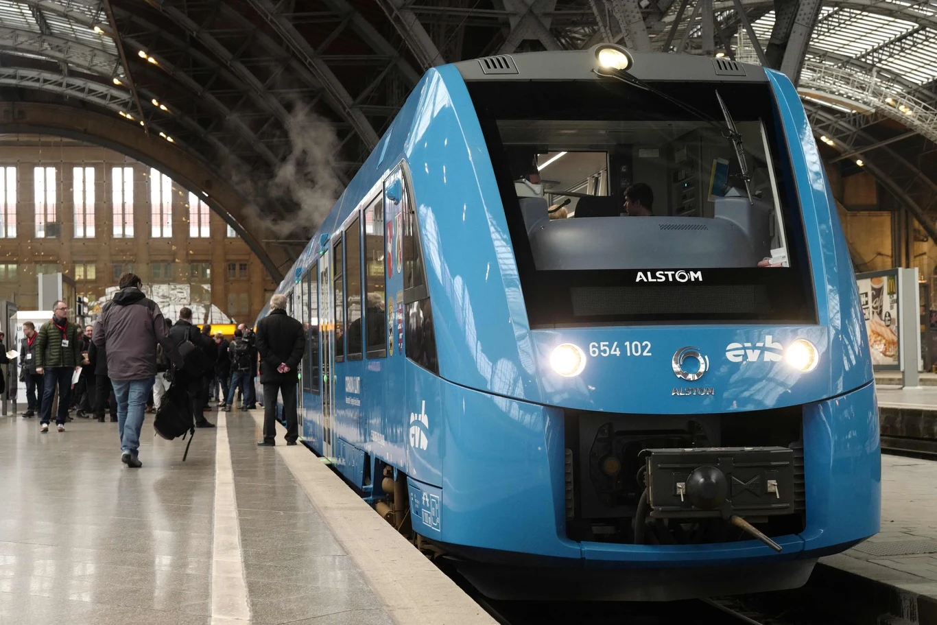 Pociąg na wodór produkcji Alstom w niemieckim Leipzig. Pociąg na wodór produkcji Alstom w niemieckim Leipzig.