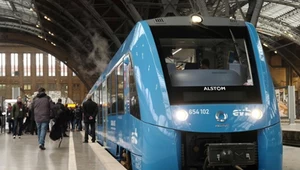 Pociąg na wodór produkcji Alstom w niemieckim Leipzig. 