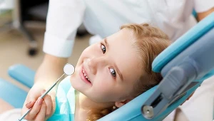 Lakowanie zębów ma chronić je przed próchnicą 