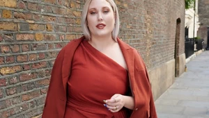 Hayley Hasselhoff kusi w kostiumie kąpielowym! 