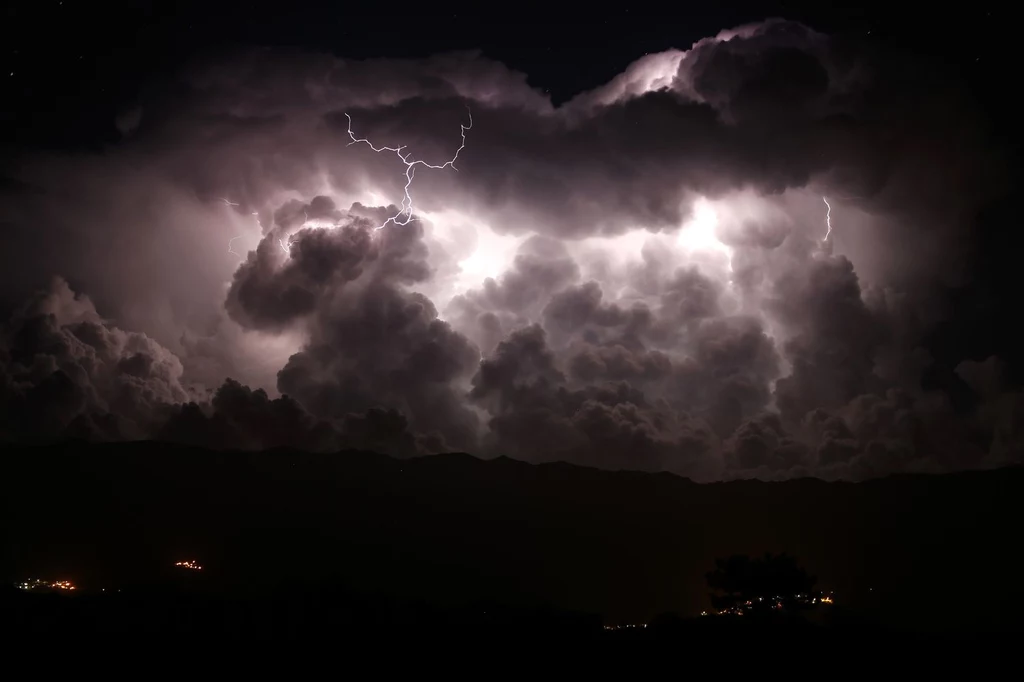 Początek burzy nad Korsyką.