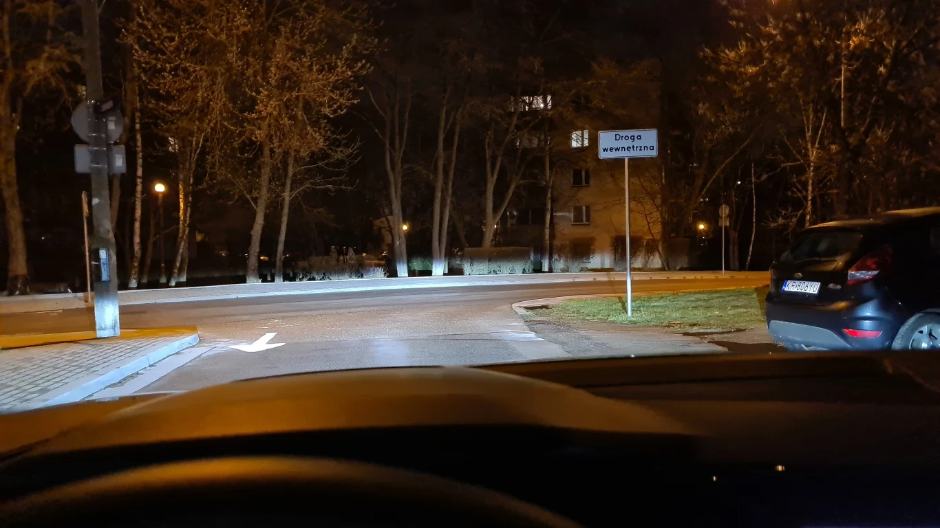 Ulica Lirników. Kierowcy jadący Białoruską muszą ustępować pierwszenstwa. Niestety tego nie robią 