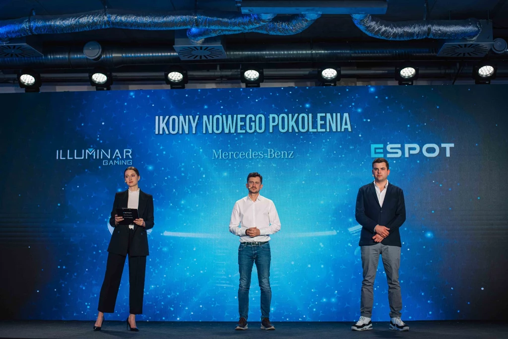Sport elektroniczny dynamicznie zyskuje na popularności – a pandemiczne warunki tylko przyspieszyły jego rozwój. E-sportowe wydarzenia śledzi wielu fanów, a ich zawodnicy wyrastają na prawdziwe gwiazdy i zawodowo utrzymują się z rywalizacji. E-sportowcy nie skupiają się na fizycznej sile, ale na sprawności intelektualnej – muszą wyróżniać się ponadprzeciętnymi zdolnościami koncentracji, znakomitą koordynacją ruchową i błyskawicznymi czasami reakcji. Istotne są także umiejętność współpracy w zespole. Podobnie w przypadku tradycyjnych sportów do osiągnięcia wysokiego poziomu sprawności umysłowej i fizycznej niezbędne są intensywne, codzienne treningi. Sport elektroniczny dynamicznie zyskuje na popularności – a pandemiczne warunki tylko przyspieszyły jego rozwój. E-sportowe wydarzenia śledzi wielu fanów, a ich zawodnicy wyrastają na prawdziwe gwiazdy i zawodowo utrzymują się z rywalizacji. E-sportowcy nie skupiają się na fizycznej sile, ale na sprawności intelektualnej – muszą wyróżniać się ponadprzeciętnymi zdolnościami koncentracji, znakomitą koordynacją ruchową i błyskawicznymi czasami reakcji. Istotne są także umiejętność współpracy w zespole. Podobnie w przypadku tradycyjnych sportów do osiągnięcia wysokiego poziomu sprawności umysłowej i fizycznej niezbędne są intensywne, codzienne treningi.