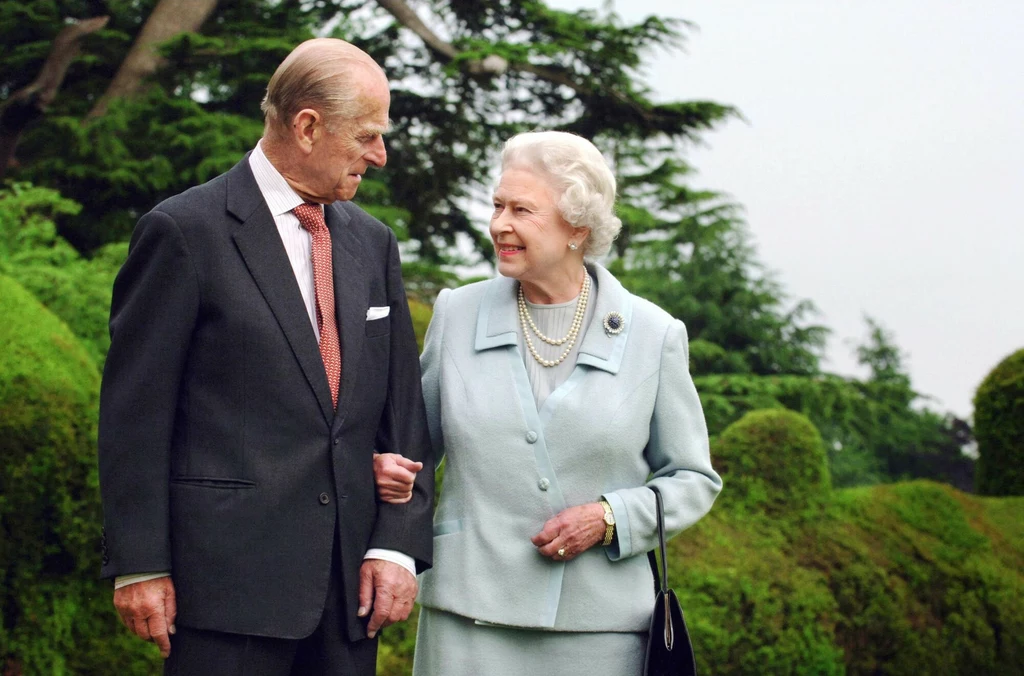 Elżbieta II i książę Filip stali się jedyną parą królewską w historii brytyjskiej monarchii, która doczekała 70. rocznicy ślubu. Oprócz czwórki dzieci, miał ośmioro wnuków i dziesięcioro prawnuków.