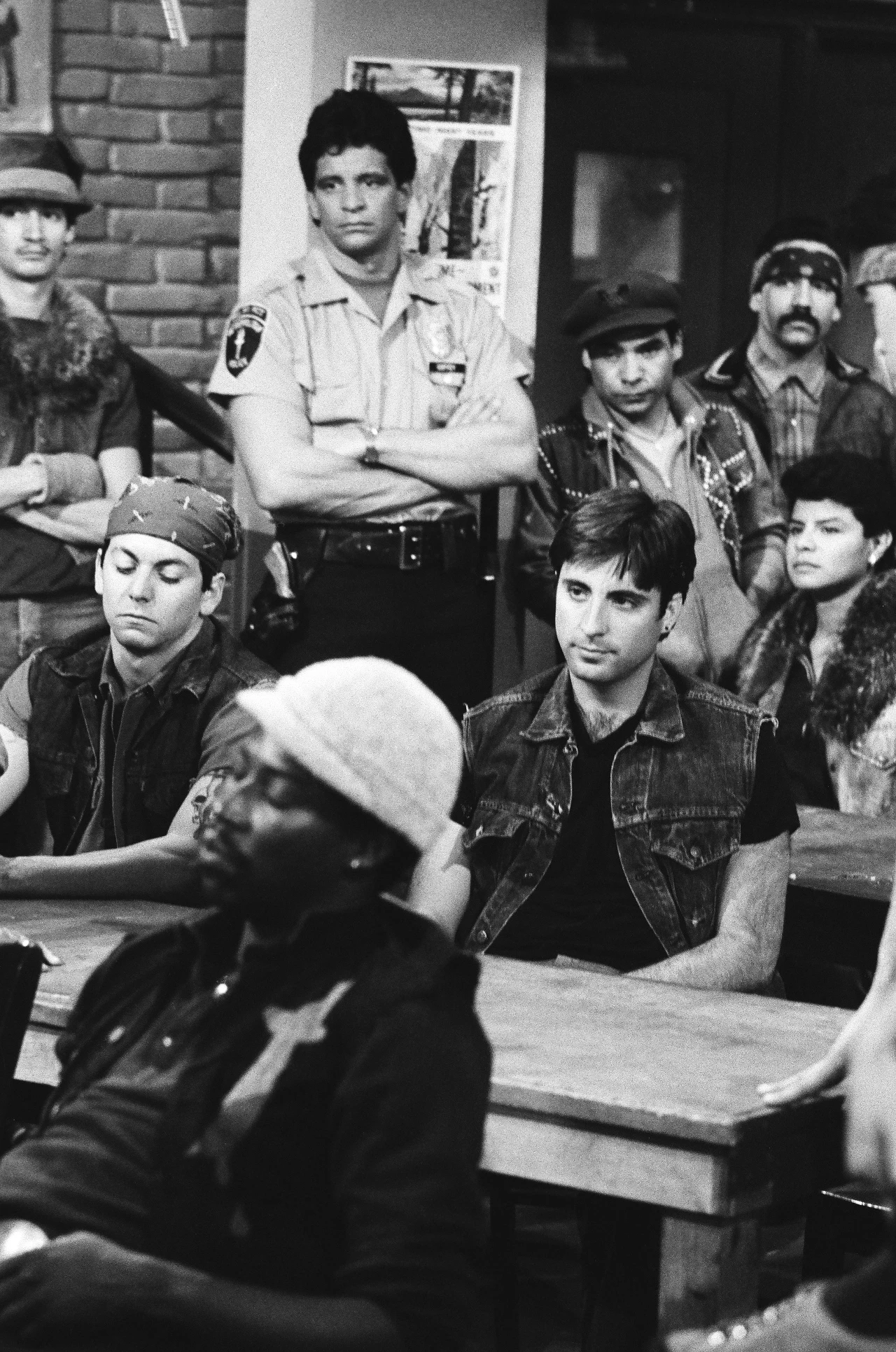 Przełom nadszedł wraz z popularnym serialem telewizyjnym, "Posterunek przy Hill Street" (1981-1987). W odcinku pilotażowym zagrał przykuwającą uwagę postać; potem wracał na plan jeszcze kilkakrotnie, za każdym razem wcielając się w inną rolę. "Tak naprawdę nie chodziłem od castingu do castingu" - wspomina. "Pracowałem na scenie, głównie grając w pewnym teatrze improwizacji w Los Angeles. Były to późne lata 70. Angażowałem się też często w przedsięwzięcia kabaretowe".