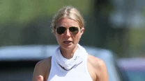 Gwyneth Paltrow  

Weganka, fanka zdrowego jedzenia i naturalnych kosmetyków - Gwyneth Paltrow znana jest z proekologicznego trybu życia, którym zaraziła już swoje dzieci i spore grono fanów. Aktorka, znana z takich kinowych hitów jak "Siedem" czy "Zakochany Szekspir", coraz rzadziej pojawia się na dużym ekranie. Nic dziwnego, większość swojego czasu przeznacza bowiem na prowadzenie firmy Goop, promującej slow life, welness i oferującej takie produkty jak witaminy, stroje sportowe, warsztaty czy diety w saszetkach. Ta działalność aktorki krytykowana była wprawdzie przez lekarzy, zarzucających jej eksperymentowanie na klientkach, ale Paltrow nic sobie z tego nie robi i dalej rozwija swoje imperium.   

Gwyneth znana jest również z zamiłowania do świadomej mody i zrównoważonego konsumpcjonizmu. Wraz ze swoją przyjaciółką, Stellą McCartney, stworzyła przyjazne środowisku ekokolekcje, zainstalowała w domu najnowocześniejszy system filtracji wody, używa nietoksycznych kosmetyków "cruelty free" i wspiera organizacje chroniące środowisko. 