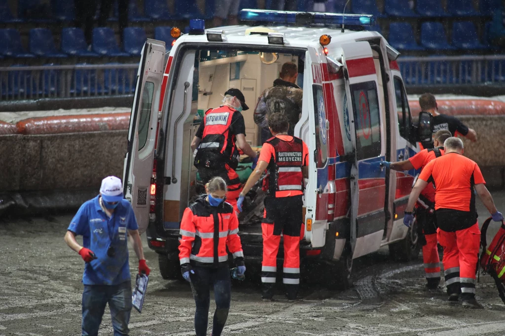 Karetka na stadionie Karetka na stadionie