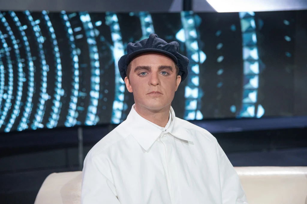 Piotr Gawron - Jedlikowski, zaśpiewał jeden z najbardziej popularnych utworów zespołu Pet Shop Boys "It’s a sin".