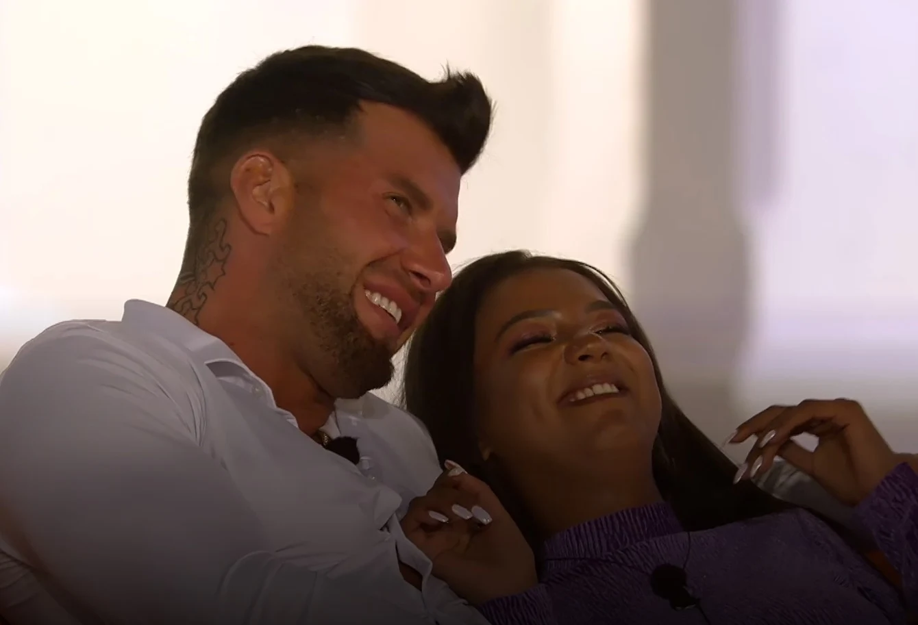 Piotr i Waleria podczas oglądania swojej randki na ekranie