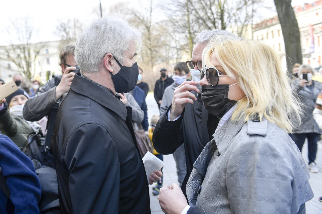 Majka Jeżowska na pogrzebie Krzysztofa Krawczyka Majka Jeżowska na pogrzebie Krzysztofa Krawczyka