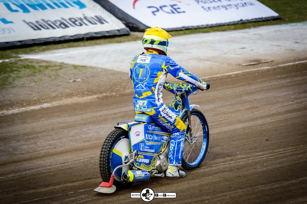 Krzysztof Kasprzak dojeżdżający na start. Krzysztof Kasprzak dojeżdżający na start.
