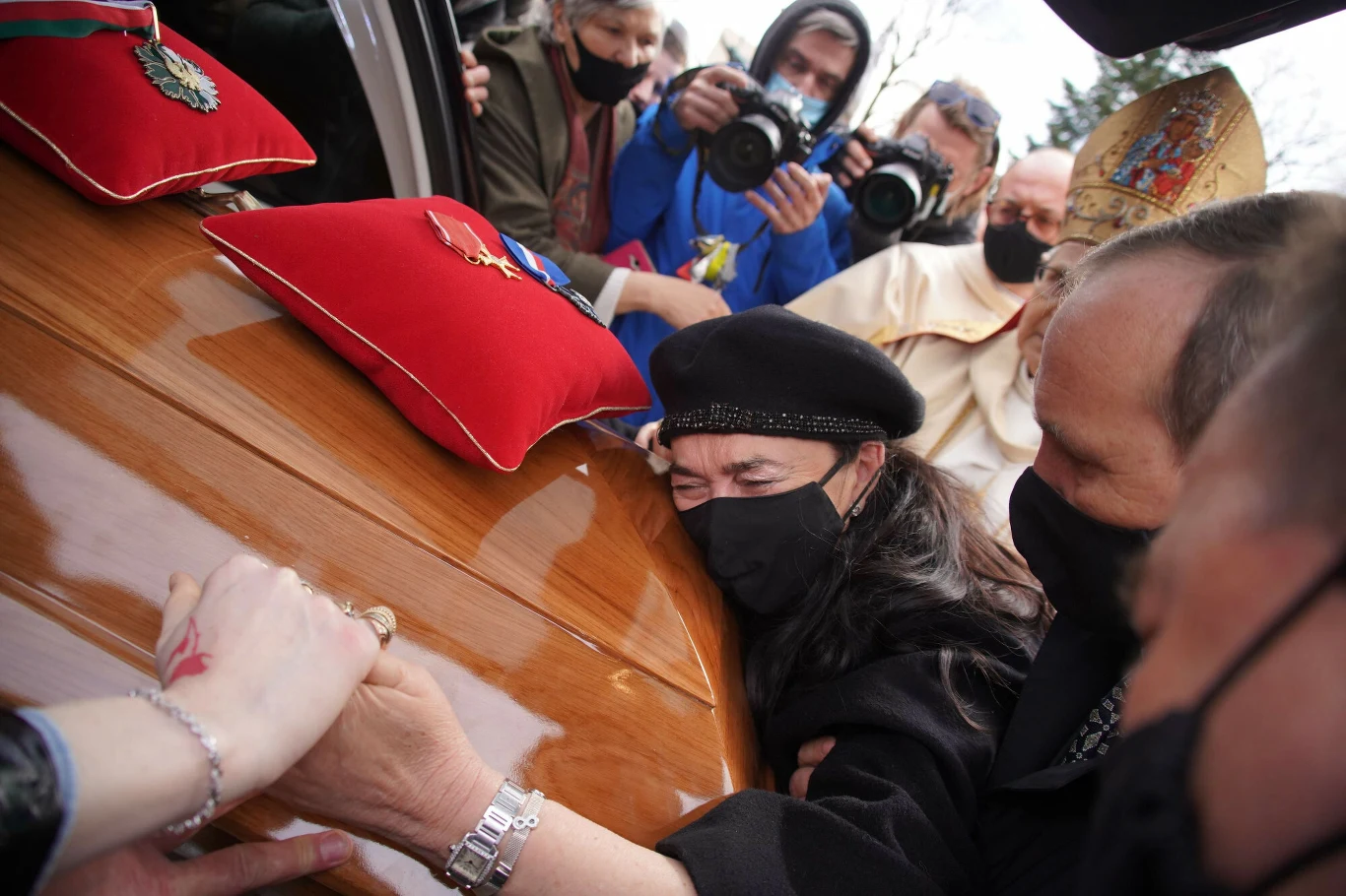 Zdjęcia z mszy pożegnalnej Krzysztofa Krawczyka. Na zdjęciu Ewa Krawczyk