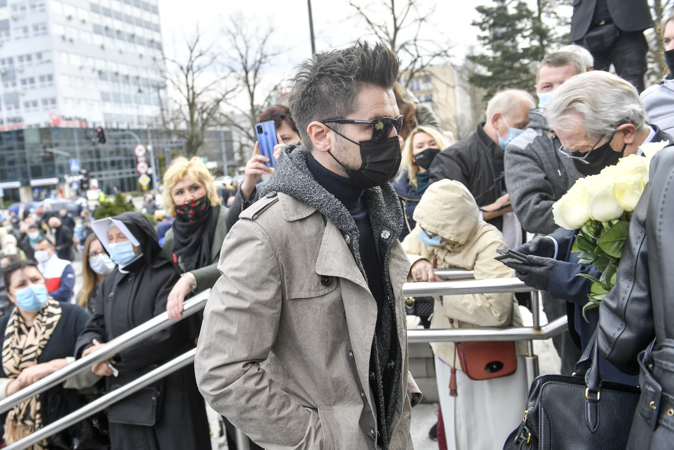 Łukasz Zagrobelny podczas mszy pogrzebowej Krzysztofa Krawczyka