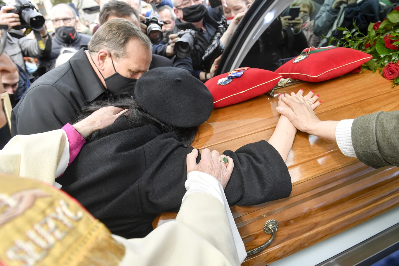 Ewa Krawczyk na pogrzebie męża Ewa Krawczyk na pogrzebie męża