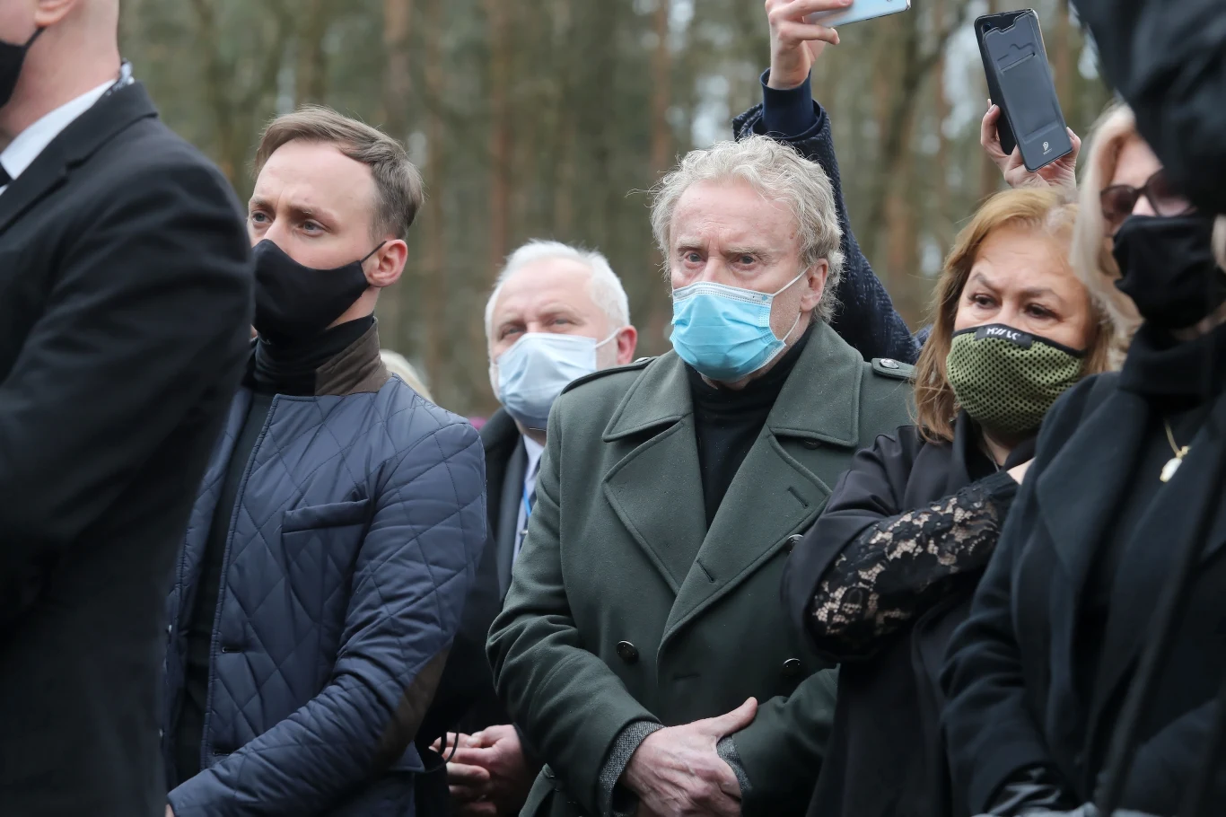 Pogrzeb Krzysztofa Krawczyka. Na zdjęciu Daniel Olbrychski z żoną Krystyną Demską-Olbrychską