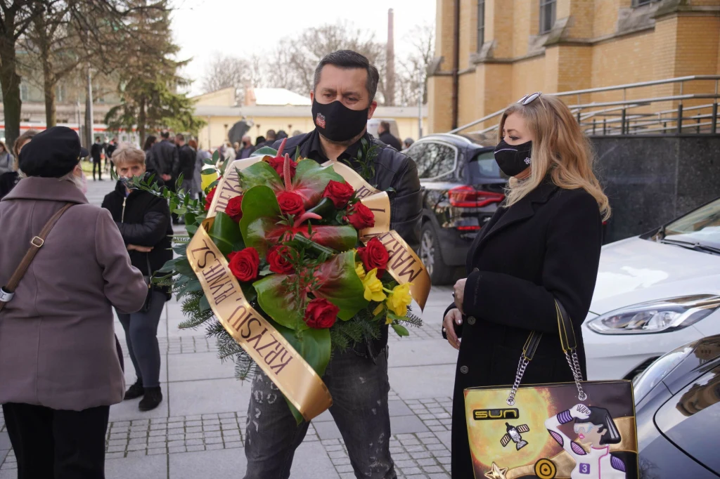 Norbi na pogrzebie Krzysztofa Krawczyka  Norbi na pogrzebie Krzysztofa Krawczyka