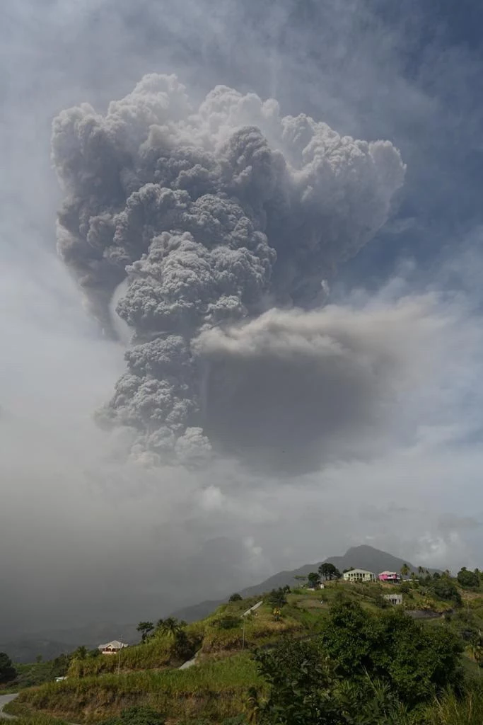 Chmura pyłu z wulkanu sięgała wysokości 6 tys. metrów. 