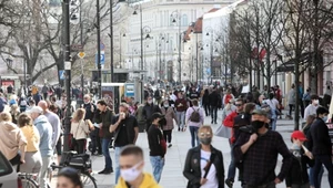 Sondaż: mieszkańcy Warszawy i Krakowa chcą zakazu sprzedaży nowych samochodów spalinowych