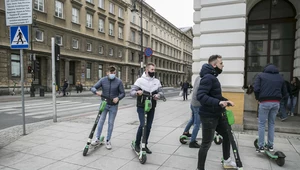 Hulajnogi powinny mieć tablice rejestracyjne i ubezpieczenie?