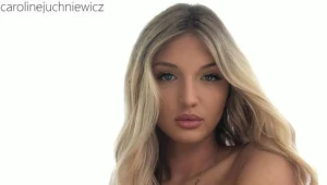 Instagram @carolinejuchniewicz