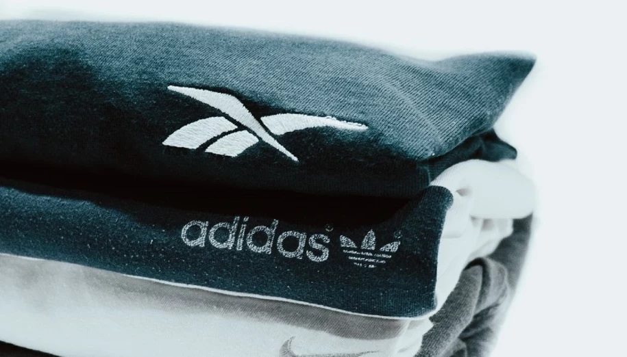 Produkty marki Adidas i Reebok.