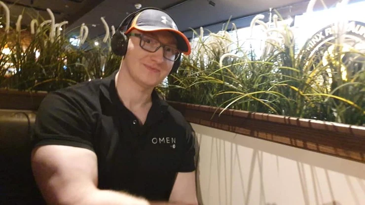 Puki Style i jego potężny biceps byli rok temu pierwszoplanowymi postaciami akcji polskiej społeczności, która rozeszła się w całym środowisku e-sportowym.. Puki Style i jego potężny biceps byli rok temu pierwszoplanowymi postaciami akcji polskiej społeczności, która rozeszła się w całym środowisku e-sportowym..