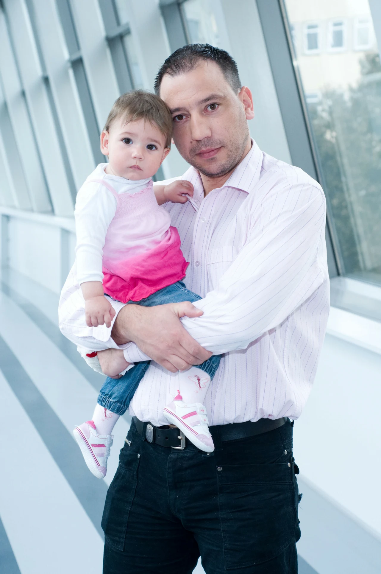 Jacek Olszewski z małą Lilianą, 2009 r. Jacek Olszewski z małą Lilianą, 2009 r.