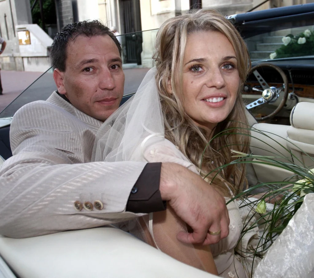 Agata Mróz i Jacek Olszewski w dniu ślubu, 2007 r. Agata Mróz i Jacek Olszewski w dniu ślubu, 2007 r.