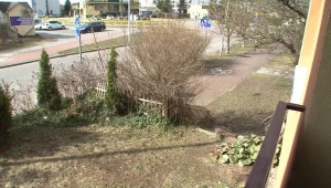 25-letni wnuk odwiedził pokrzywdzoną i wyrzucił ją przez balkon