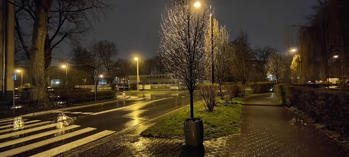 Zdjęcie wykonane obiektywem szerokokątnym, tryb nocny