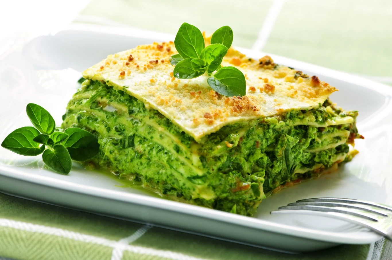 Lasagne ze szpinakiem to jeden ze sposobów na wykorzystanie zapasów w zamrażarki Lasagne ze szpinakiem to jeden ze sposobów na wykorzystanie zapasów w zamrażarki