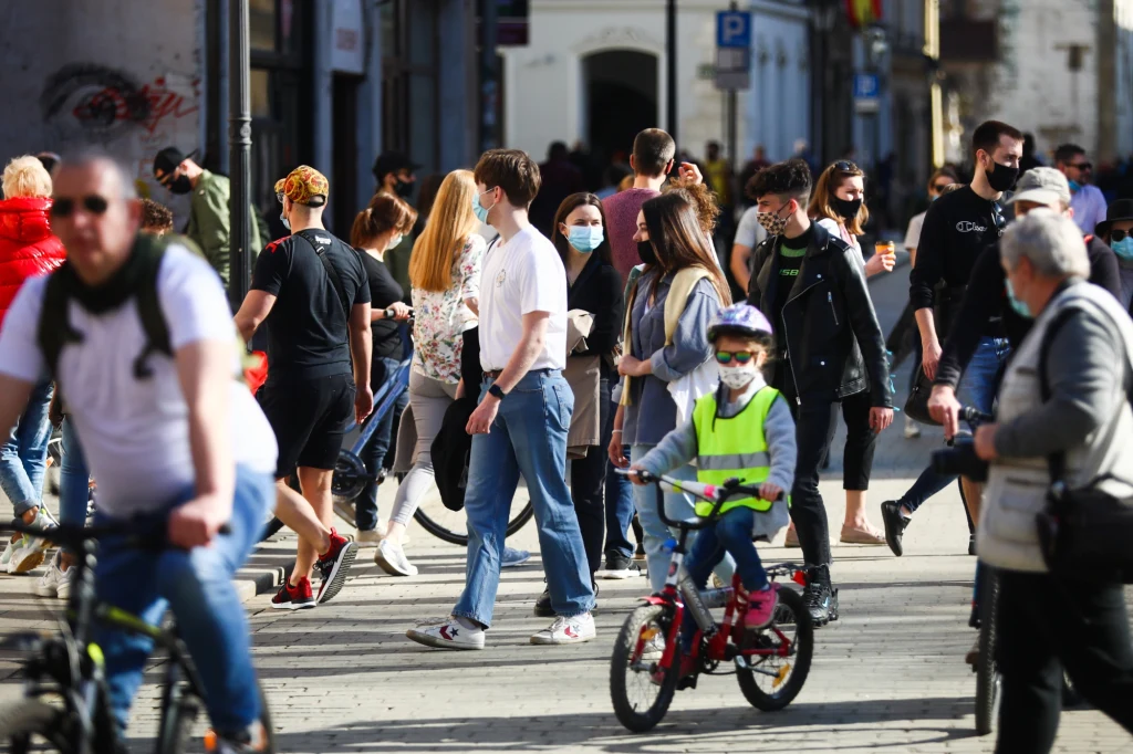 ECDC ostrzega przed wariantem Delta koronawirusa i kolejną falą pandemii ECDC ostrzega przed wariantem Delta koronawirusa i kolejną falą pandemii