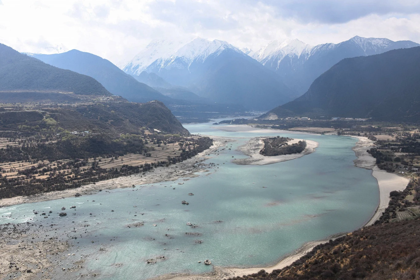 Tama ma spiętrzać wody Brahmaputry w 50-kilometrowym kanionie Tama ma spiętrzać wody Brahmaputry w 50-kilometrowym kanionie