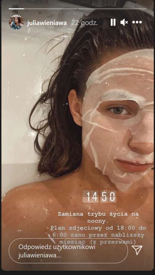 Julia Wieniawa w wannie. Zdjęcie pochodzi z InstaStory z https://www.instagram.com/juliawieniawa/?hl=pl