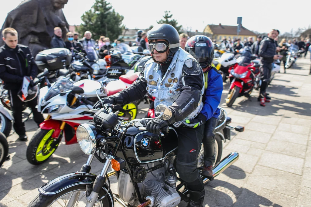 Na Jasnej Górze pojawiło się około 10 tys. motocyklistów. Jak widać, maski nie były w powszechnym użyciu