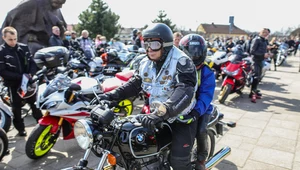 Na Jasnej Górze pojawiło się około 10 tys. motocyklistów. Jak widać, maski nie były w powszechnym użyciu