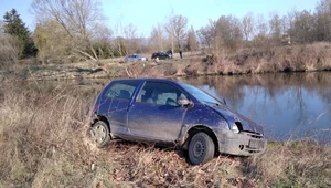 Uciekając przed policją, utknął nad rzeką. Wskoczył więc do wody