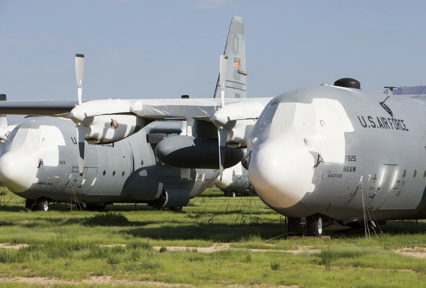 C-130 zakonserwowane na pustyni w Arizonie C-130 zakonserwowane na pustyni w Arizonie