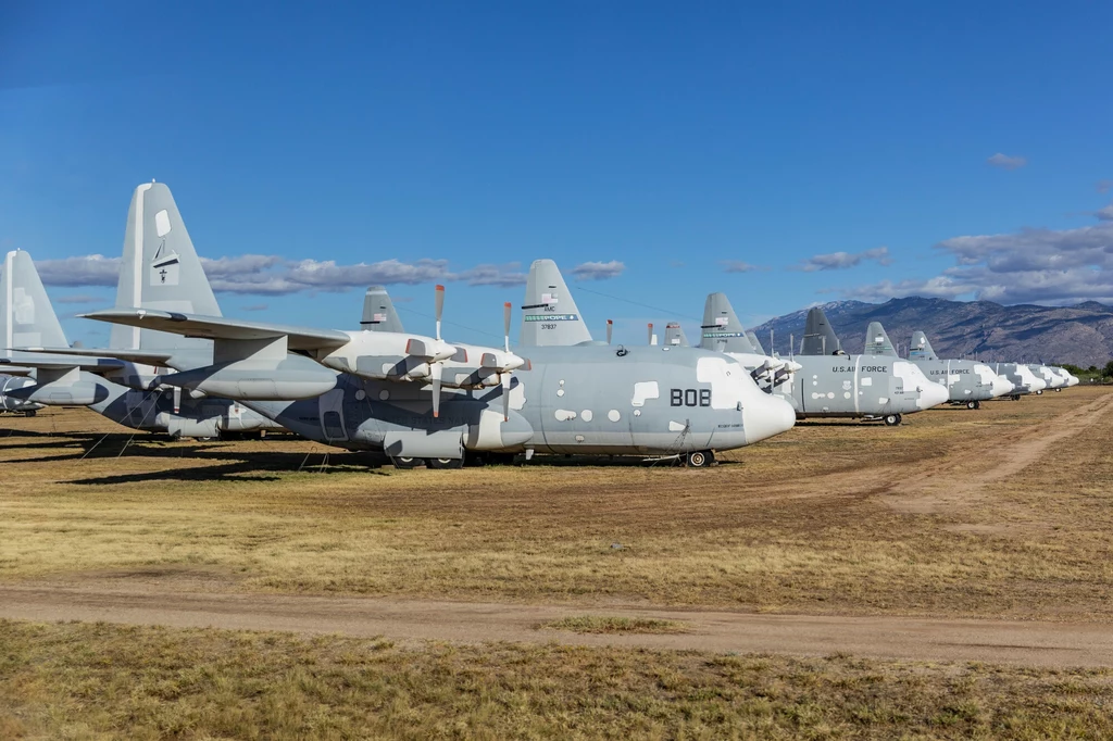 W Tucson stoją dziesiątki zakonserwowanych C-130