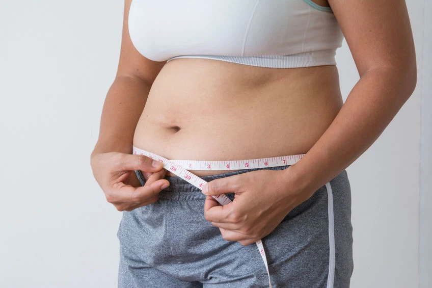 Brzuch stresowy jest zwarty i napięty