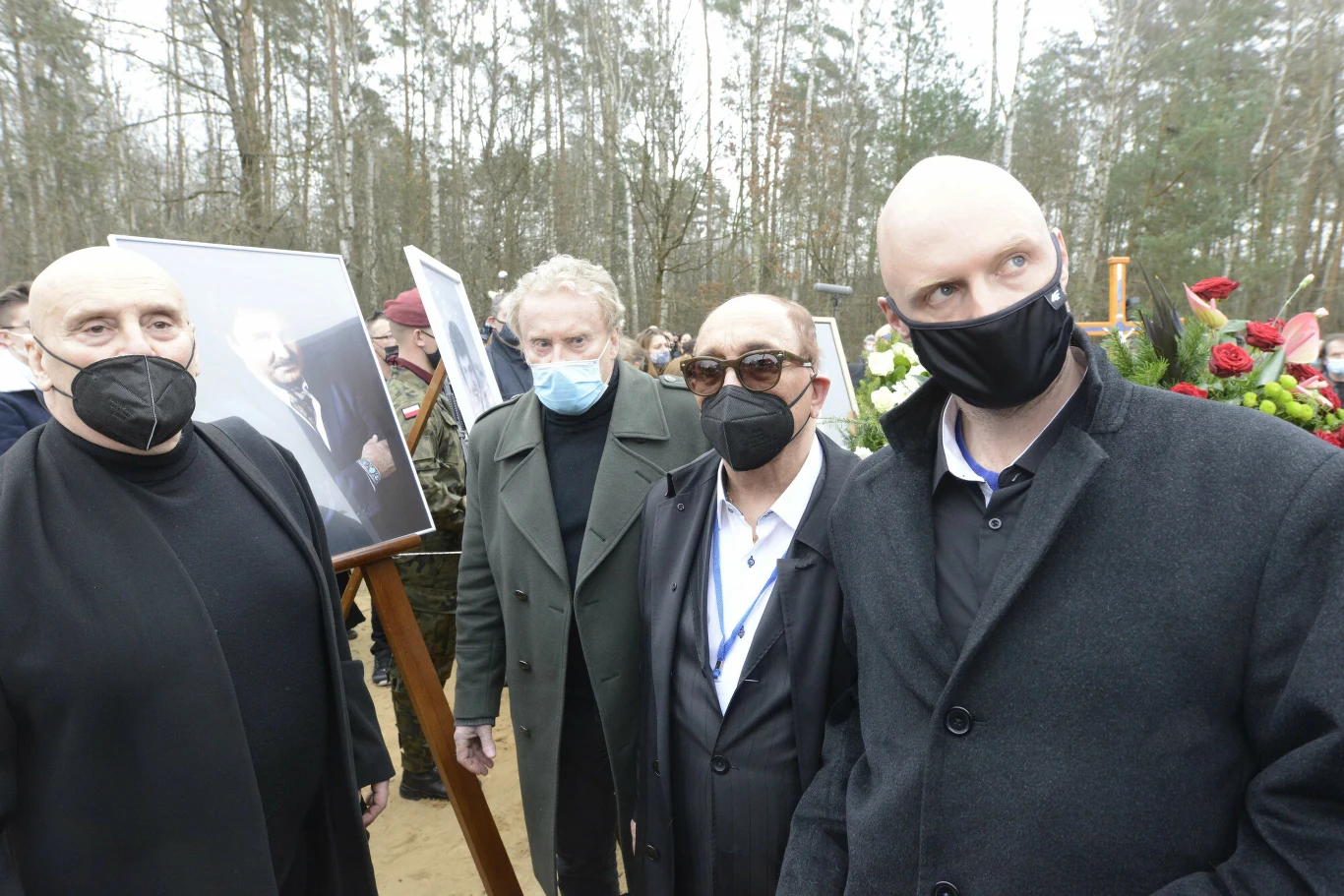 Marian Lichtman, Daniel Olbrychski i Krzysztof Krawczyk Junior (pierwszy z prawej). Pogrzeb Krzysztofa Krawczyka