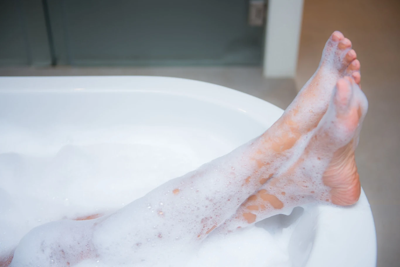 Najbezpieczniej używać żelów pod prysznic z oznaczeniem o neutralnym dla skóry pH