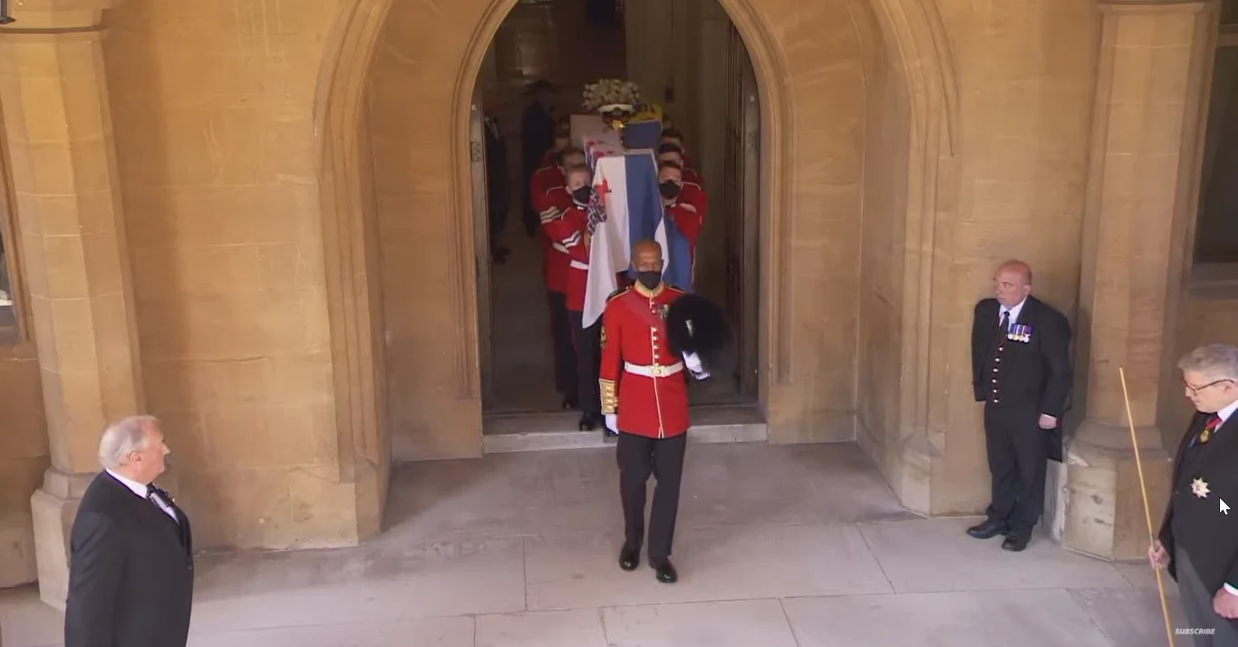 Screen z transmisji BBC z pogrzebu.