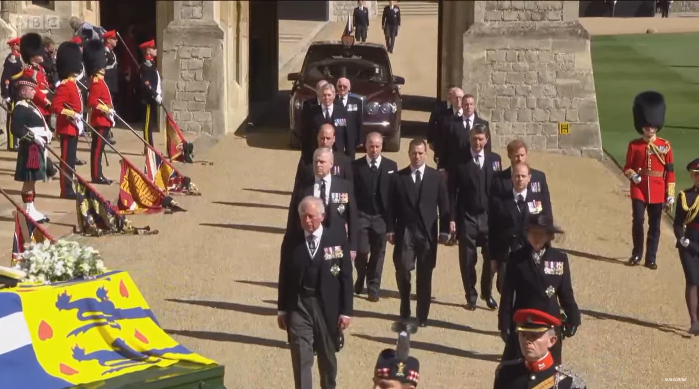 Screen z transmisji BBC z pogrzebu.