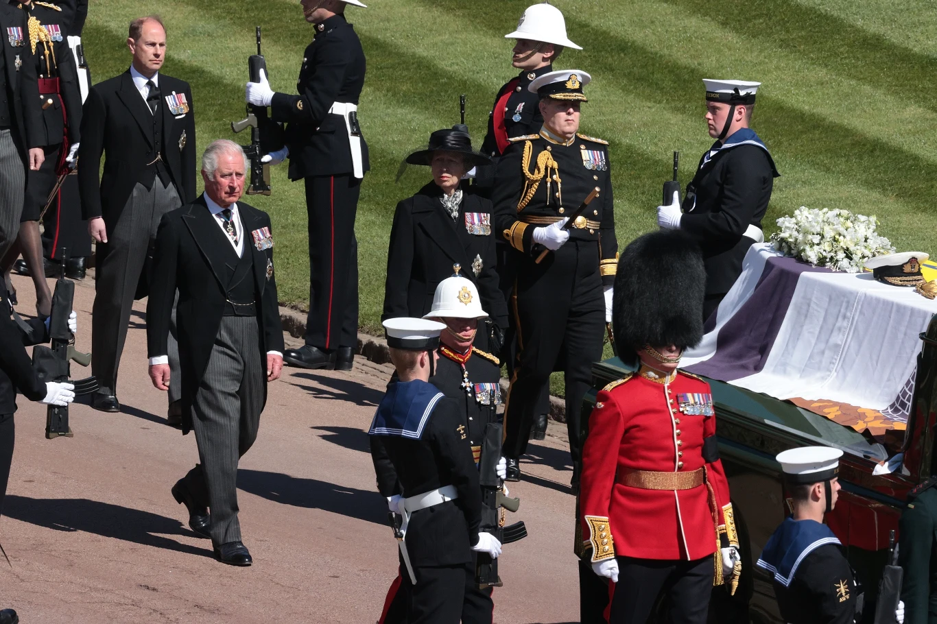 Książę Karol na pogrzebie księcia Filipa Książę Karol na pogrzebie księcia Filipa