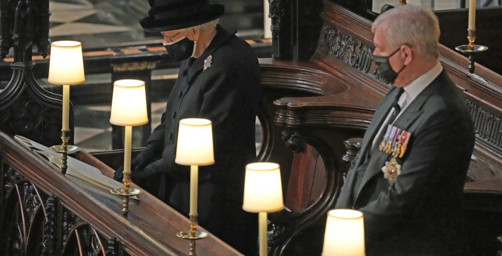 Królowa Elżbieta II na pogrzebie księcia Filipa