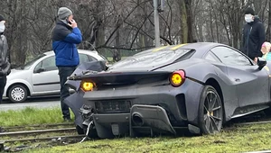 720-konne Ferrari 488 Pista rozbite na torowisku 